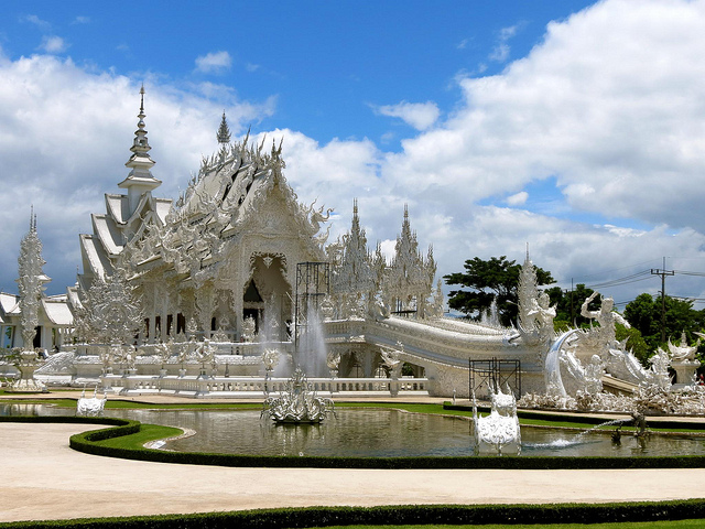 white temple chiang rai